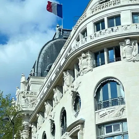 1581 Typical Luxurious Parisian Getaway Appartement Parijs