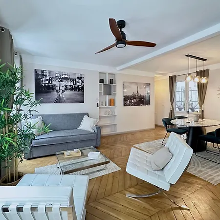 1581 Typical Luxurious Parisian Getaway