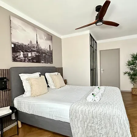 1581 Typical Luxurious Parisian Getaway * Parijs