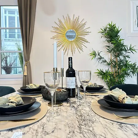 Appartement 1581 Typical Luxurious Parisian Getaway Parijs