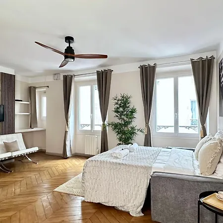 Appartement 1581 Typical Luxurious Parisian Getaway *