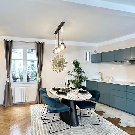 1581 Typical Luxurious Parisian Getaway Apartment Paris
