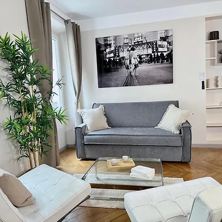 1581 Typical Luxurious Parisian Getaway *