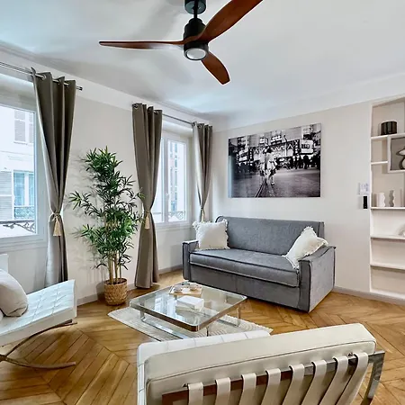 1581 Typical Luxurious Parisian Getaway Parijs