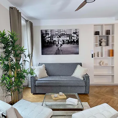 1581 Typical Luxurious Parisian Getaway * Parijs