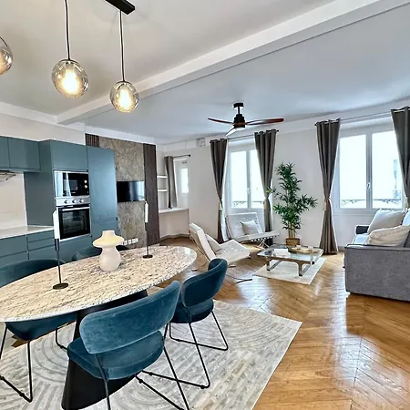 Appartement 1581 Typical Luxurious Parisian Getaway